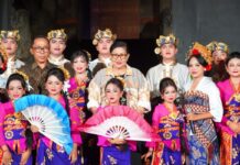 Putri Koster: Festival Seni Bali Jani Jadi Wadah Generasi Muda Berkarya dan Lestarikan Budaya Bali Ny. Putri Suastini Koster menyaksikan penampilan seniman muda Bali pada Festival Seni Bali Jani VIII 2026 di Taman Budaya Art Center Denpasar.