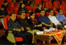 Putri Koster Saksikan Drama Prasasti di FSBJ VIII 2026, Teater Agustus Angkat Sejarah Blanjong dan Identitas Bali Putri Suastini Koster menyaksikan drama Prasasti karya Teater Agustus pada Festival Seni Bali Jani VIII 2026 di Gedung Ksirarnawa Denpasar