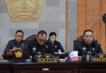 DPRD Tabanan Bahas 4 Ranperda Strategis, WTP ke-12 dan Penanggulangan Bencana Jadi Sorotan Ketua DPRD Tabanan I Nyoman Arnawa memimpin Rapat Paripurna pembahasan empat Ranperda strategis.