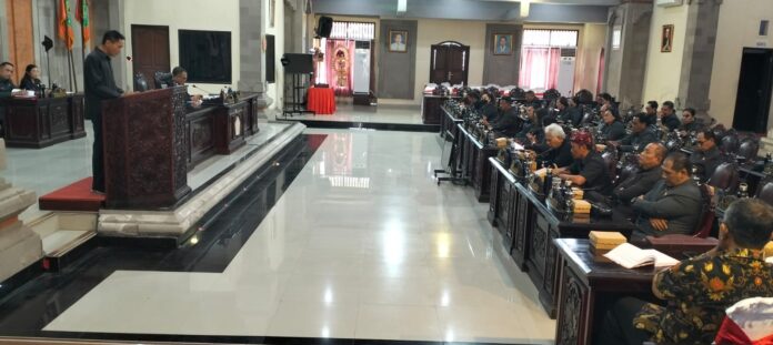 Suasana Rapat Paripurna DPRD Kabupaten Tabanan membahas empat Ranperda strategis