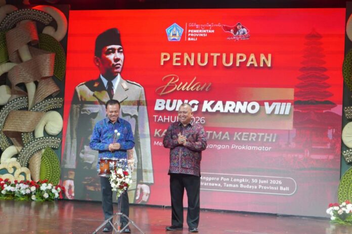 Sekda Bali Dewa Made Indra mewakili Gubernur Wayan Koster menutup Bulan Bung Karno VIII Tahun 2026 di Gedung Ksirarnawa, Denpasar, sekaligus meluncurkan tema Bulan Bung Karno Tahun 2027