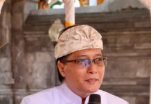 Wagub Bali Giri Prasta Dorong Gotong Royong dan Taman Bali Banten di Jembrana Wakil Gubernur Bali Nyoman Giri Prasta menghadiri Upacara Karya Mamungkah di Pura Desa lan Puseh Desa Pangyangan, Kecamatan Pekutatan