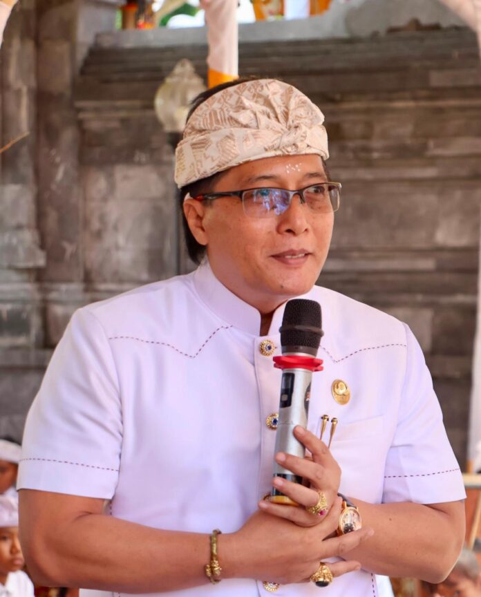 Wakil Gubernur Bali Nyoman Giri Prasta menghadiri Upacara Karya Mamungkah di Pura Desa lan Puseh Desa Pangyangan, Kecamatan Pekutatan