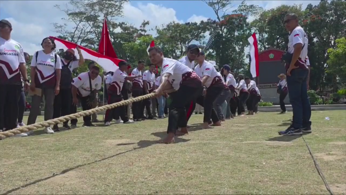 ASN dan non-ASN Pemerintah Kabupaten Tabanan mengikuti lomba tarik tambang dan lari karung antar-OPD di Lapangan Alit Saputra dalam rangka memeriahkan HUT ke-81 Kemerdekaan Republik Indonesia.