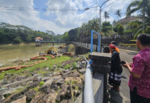 Telaga Tunjung Disebut Kering, BPBD Tabanan Ungkap Fakta Sebenarnya BPBD Tabanan mengecek kondisi debit air Bendungan Telaga Tunjung di Desa Timpag