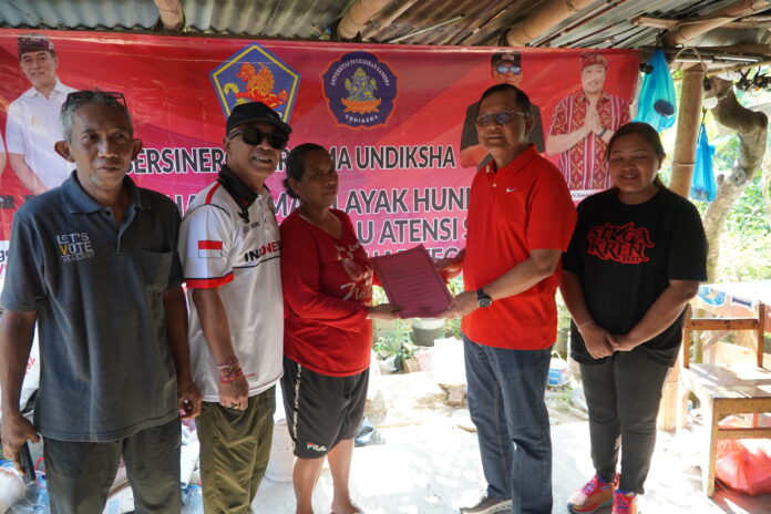 Pemkab Buleleng dan Undiksha merehabilitasi rumah warga kurang mampu di Banjar Tegal