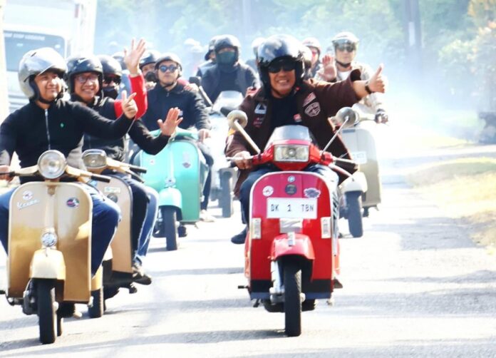 Bupati Tabanan I Komang Gede Sanjaya bersama 170 peserta Touring TOMBAK dan Bali Willys Club di Puri Gede Kerambita