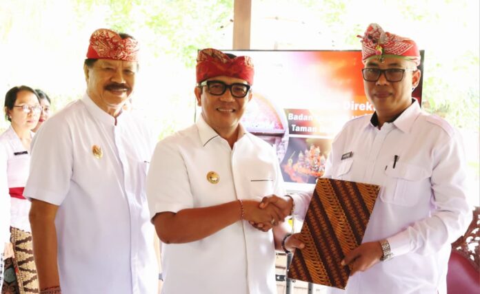 Bupati Tabanan melantik Direktur BLUD Taman Budaya I Gusti Gede Krishagung
