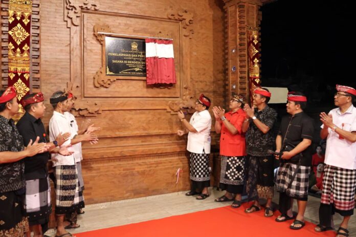 Bupati Tabanan meresmikan Bale Sasana Ki Bendesa Sanggulan di Desa Adat Sanggulan