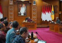 PAD Bali Tembus Rp2,49 Triliun, Koster Minta OPD Kerja Maksimal Kejar Target 2026 Gubernur Bali Wayan Koster memimpin Rakor Evaluasi dan Optimalisasi Pendapatan Daerah 2026 di Gedung Kertha Sabha Denpasar