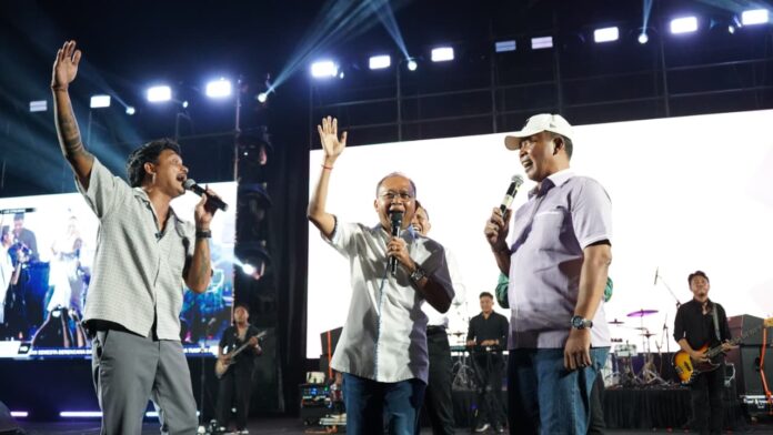 Gubernur Bali Wayan Koster menghadiri Konser Gratis Rahina Tumpek Krulut 2026 di Ardha Candra Art Centre Denpasar bersama ribuan masyarakat yang merayakan Hari Kasih Sayang Bali