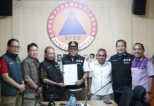 Gubernur Koster Serahkan Bantuan Rp1 Miliar untuk Korban Gempa Flores NTT Gubernur Bali Wayan Koster menyerahkan bantuan Rp1 miliar untuk korban gempa Flores NTT