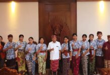 Gubernur Koster Dukung SMKN 1 Amlapura ke Final LCC Empat Pilar MPR RI 2026 Gubernur Bali Wayan Koster saat menerima audiensi siswa SMKN 1 Amlapura yang lolos final LCC Empat Pilar MPR RI 2026