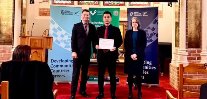 Guru SD Negeri 2 Tegaljadi, I Ketut Darjika Astu, mengikuti program beasiswa New Zealand English Language Training for Officials (NZELTO) di Victoria University of Wellington sebagai perwakilan Indonesia