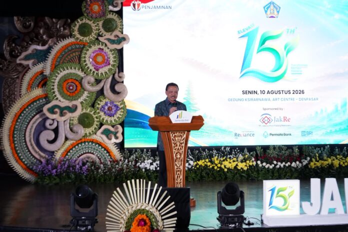 Sekda Bali Dewa Made Indra saat menghadiri perayaan HUT ke-15 PT Jamkrida Bali Mandara dan peluncuran logo baru perusahaan di Taman Budaya Bali