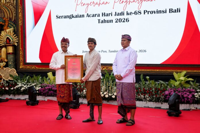 I Nyoman Mika Adiputra mengembangkan Kopi Robusta Pupuan melalui petik merah, honey process dan ekowisata pertanian