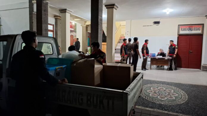 Penggeledahan Kantor Dinas Kesehatan Tabanan oleh Kejari Tabanan dalam penyidikan dugaan korupsi anggaran BBM, pelumas, serta makan dan minum