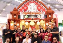 Kerajinan Tabanan Unjuk Gigi di AOE 2026, Stan Kreatif Raih Penghargaan Nasional Bupati Tabanan dan Rai Wahyuni Sanjaya promosikan kerajinan Tabanan di AOE 2026