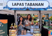 Produk Warga Binaan Lapas Tabanan Curi Perhatian di Bazar UMKM Peken Jasindo Kerajinan hasil pembinaan Warga Binaan Lapas Tabanan dipamerkan di Bazar UMKM Peken Jasindo