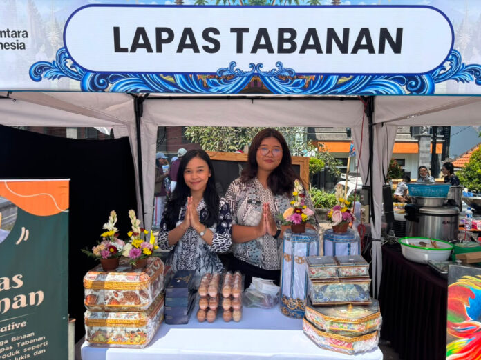 Kerajinan hasil pembinaan Warga Binaan Lapas Tabanan dipamerkan di Bazar UMKM Peken Jasindo