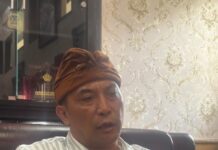 DPRD Tabanan Tegaskan PPPK Tak Boleh Dirumahkan Demi Efisiensi Anggaran Ketua DPRD Tabanan I Nyoman Arnawa menyampaikan sikap menolak kebijakan PHK atau merumahkan PPPK paruh waktu saat rapat kerja Banggar DPRD bersama TAPD membahas KUA-PPAS 2027 di DPRD Tabanan