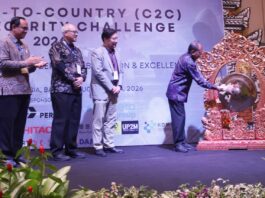 Bali Jadi Tuan Rumah Kompetisi Siber Dunia, 81 Peserta dari 13 Negara Bertarung Gubernur Bali Wayan Koster memukul gong saat membuka kompetisi keamanan siber internasional C2C-CTF 2026 di Badung