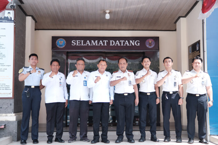 Kepala Lapas Tabanan Basuki Raharjo saat kunjungan ke BNNK Badung