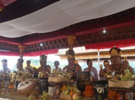 MGPSSR Tabanan Gelar Upacara Nyineb di Karang Pandan, Tutup Rangkaian Karya Agung MGPSSR Tabanan mengikuti Upacara Nyineb di Karang Pandan Solo