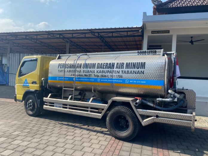 Perumda TAB Tabanan menyiapkan tangki air 5.000 liter menghadapi musim kemarau
