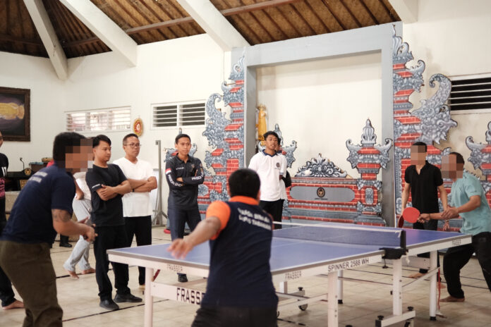 Petugas dan warga binaan Lapas Tabanan bertanding dalam Porsenap 2026.