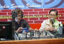 Putri Koster Soroti Regenerasi Penenun Endek, Harga dan Perlindungan Motif Jadi Kunci Putri Koster membahas penguatan kain tenun endek Bali di Jembrana