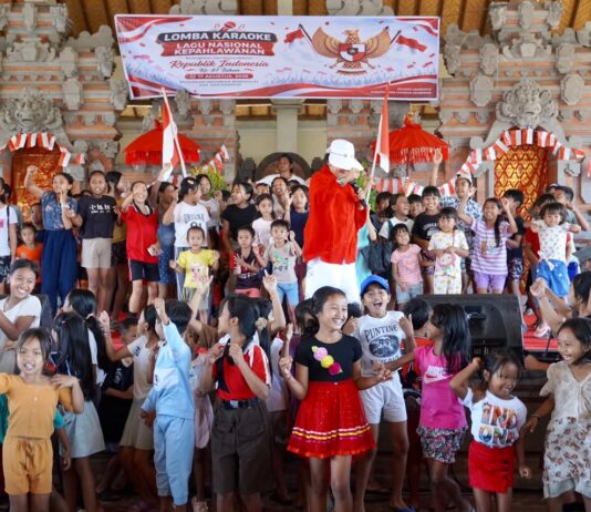 Bukan Cuma Lagu Viral, Putri Koster Ajak Anak Sembiran Kembali Nyanyikan Lagu Perjuangan Putri Koster menghadiri Lomba Karaoke Lagu Nasional Kepahlawanan di Desa Sembiran Buleleng