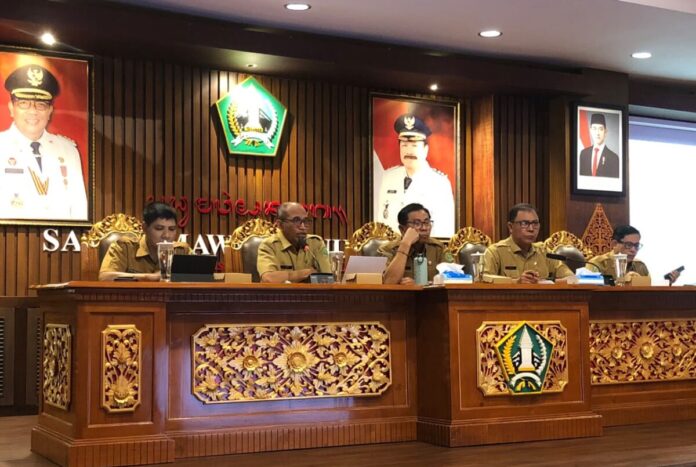 Sekretaris Daerah Kabupaten Tabanan memimpin Sosialisasi Pedoman MCSP-RBS 2026 di Ruang Rapat Jayaning Singasana sebagai langkah memperkuat pencegahan korupsi dan tata kelola pemerintahan berbasis risiko