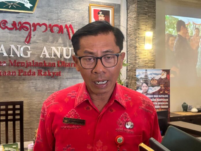ekda Tabanan I Gede Susila menyampaikan sikap Pemkab Tabanan terkait penggeledahan Dinas Kesehatan oleh Kejari dalam dugaan penyimpangan anggaran