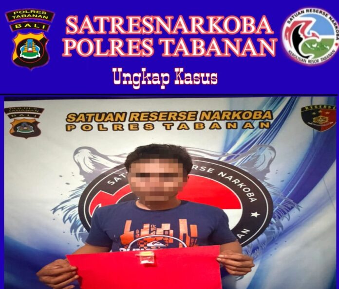 Satresnarkoba Polres Tabanan mengamankan Septi bersama barang bukti sabu 0,47 gram netto dan perlengkapan yang diduga berkaitan dengan narkotika