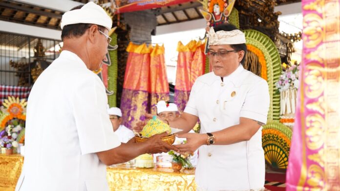 Wagub Giri Prasta menghadiri Karya Mamungkah Ngenteg Linggih Desa Adat Delodbrawah