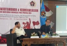 Niat dan Semangat Jadi Wartawan, Bekal Awal Menembus Dunia Jurnalistik Widminarko saat menjadi narasumber Orientasi Kewartawanan dan Keorganisasian PWI di Denpasar
