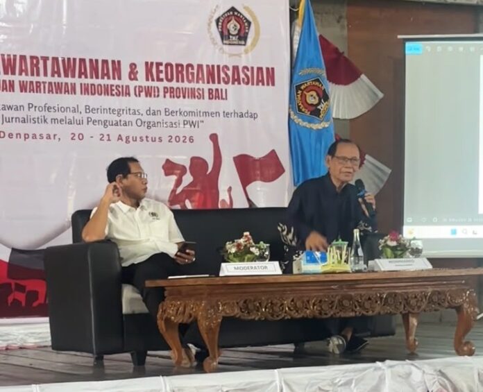 Widminarko saat menjadi narasumber Orientasi Kewartawanan dan Keorganisasian PWI di Denpasar