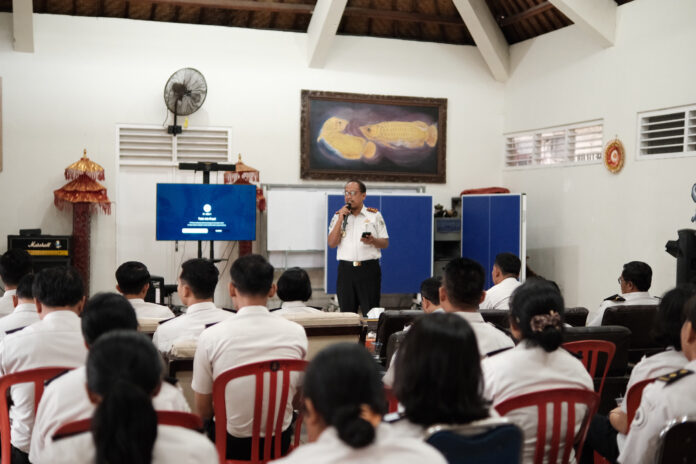 Kepala Lapas Tabanan Basuki Raharjo saat coffee morning bersama pegawai
