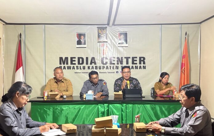 Rapat Implementasi Reformasi Birokrasi Bawaslu Kabupaten Tabanan membahas penguatan tata kelola dan kinerja aparatur