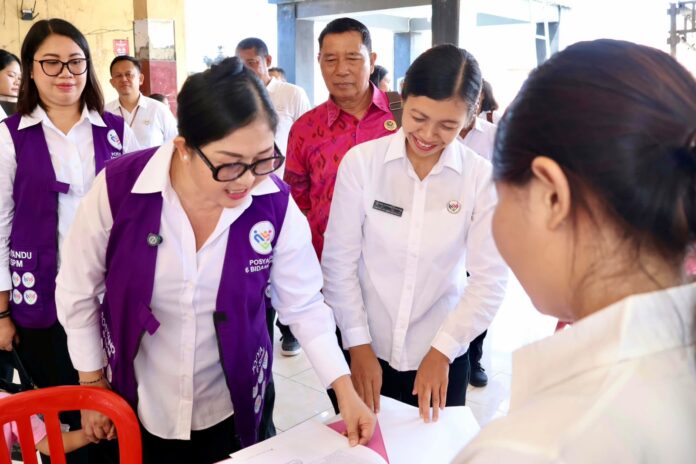 Bunda Rai Wahyuni Sanjaya meninjau Posyandu 6 SPM di Tabanan