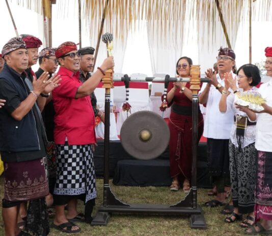 Pagelaran Budaya Padangan 2026, Kearifan Lokal Jadi Penggerak Desa Bupati Tabanan I Komang Gede Sanjaya membuka Pagelaran Budaya Desa Padangan 2026