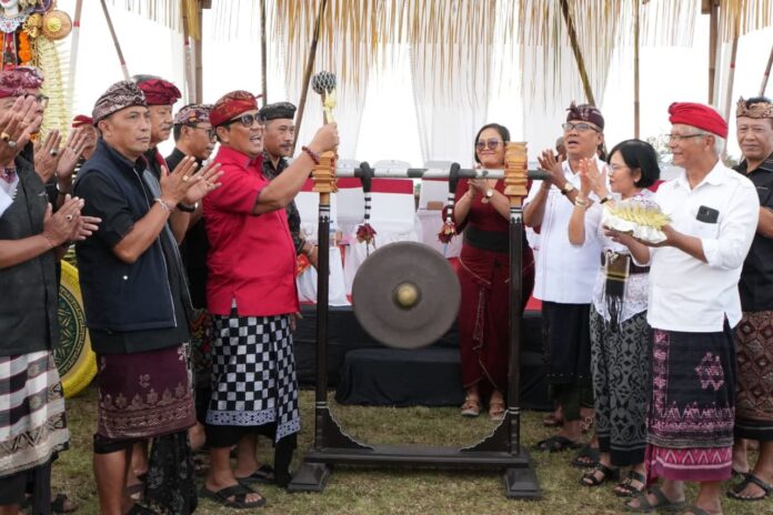 Bupati Tabanan I Komang Gede Sanjaya membuka Pagelaran Budaya Desa Padangan 2026