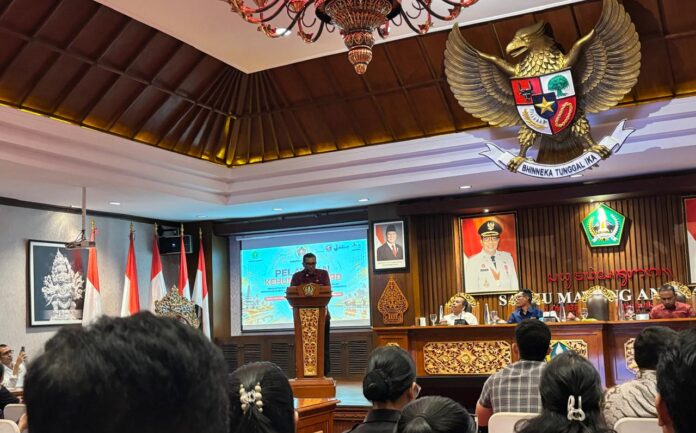 Bupati Tabanan I Komang Gede Sanjaya membuka pelatihan kehumasan PWI Tabanan