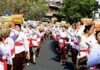 Mepeed Pujawali Tri Kahyangan, Pemkab Tabanan Perkuat Kebersamaan Bupati Tabanan I Komang Gede Sanjaya mengikuti Mepeed Pujawali Tri Kahyangan Desa Adat Kota Tabanan