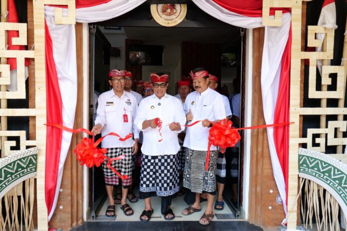Bupati Tabanan I Komang Gede Sanjaya meresmikan gedung baru BKPSDM Tabanan