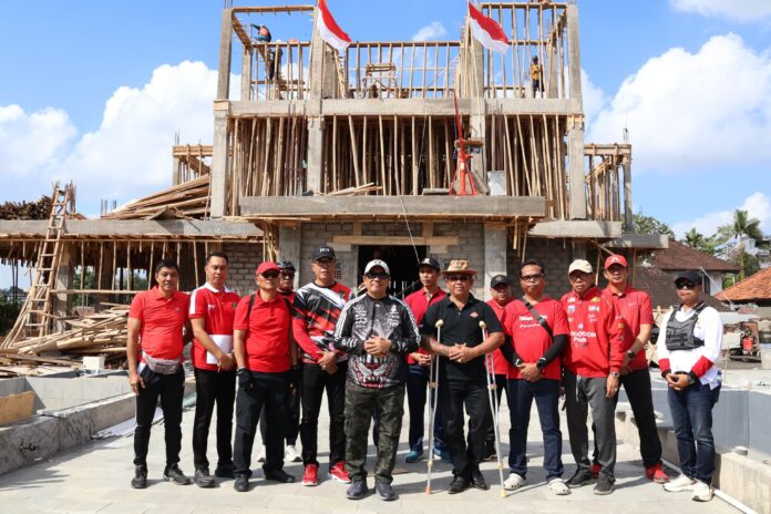 Bupati Tabanan I Komang Gede Sanjaya meninjau progres pembangunan Tugu Singasana