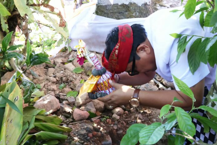 Bupati Tabanan I Komang Gede Sanjaya menghadiri karya pujawali di Pura Penataran Agung Lempuyang Madya