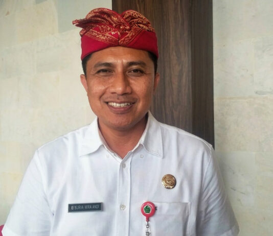 Dinkes Tabanan Luncurkan SIBER TABANAN, Data Kinerja dan Kesehatan Kini Bisa Diakses Real-Time Kepala Dinas Kesehatan Tabanan memperkenalkan inovasi sistem kerja SIBER TABANAN