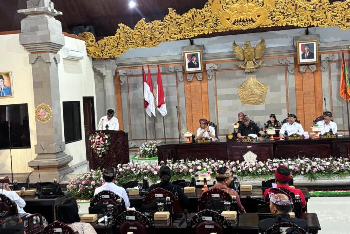 Fraksi Golkar DPRD Tabanan saat menyampaikan pandangan umum terhadap lima Ranperda Tabanan
